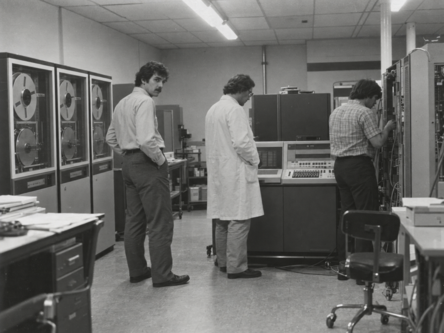 Researchers operating the IBM 7090 and magnetic tape drives at NASA Ames in 1961