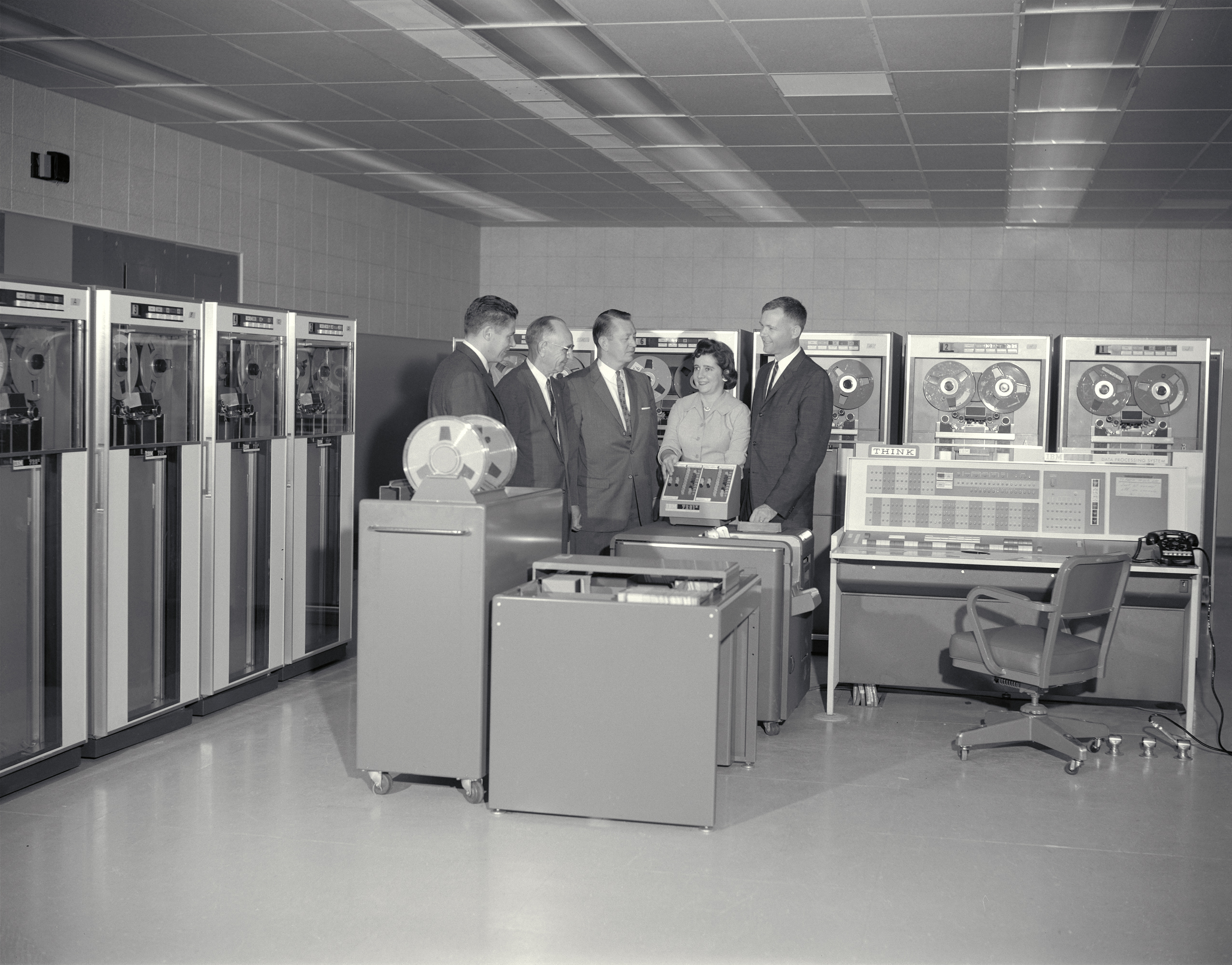 Researchers operating the IBM 7090 and magnetic tape drives at NASA Ames in 1961